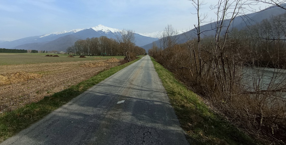 Le long de l'Arc en vue du grand Arc