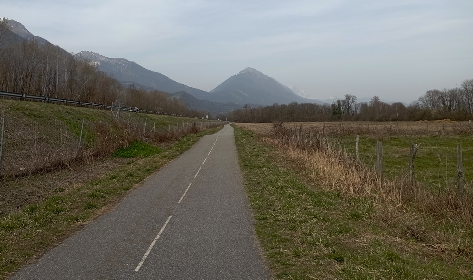 Le col de Tamie et la belle Etoile en point de Mire ; Faverges juste derrière