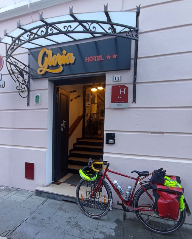 Bivouac chez Gloria (Grenoble) : Corect ..