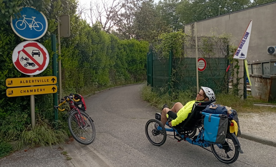 MontMélian : De nouveau sur la vélo-route dite V62 direction Albertville avec une belle confusion pour chambéry ..