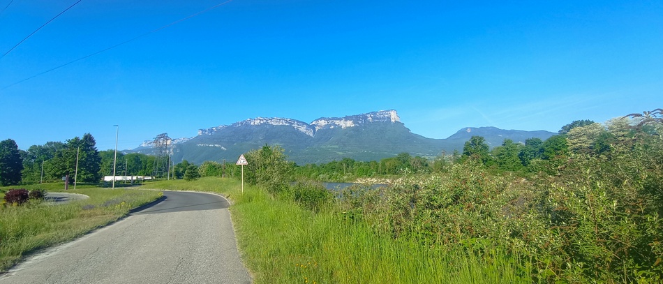 Plus de Balisage Belle-via après Montmélian, mais le claudio , plus fort que gégéPs, connait la direction, guidé par le Mont Granier