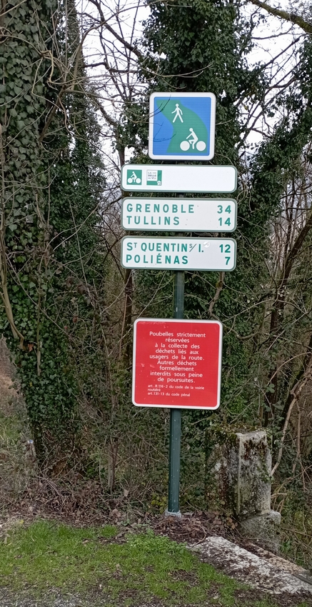 Début voie verte V-63 direction Grenoble , au niveau de Gervais