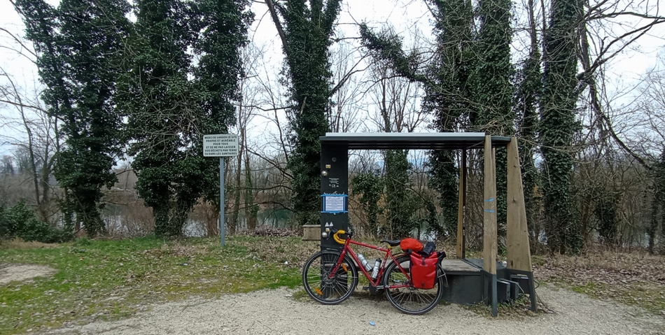 Station de recharge batterie sur la V-63 au sud Ouest de Grenoble