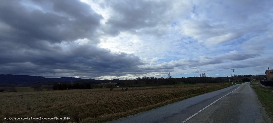 A gauche Le Vercors et la pluie, à droite Soleil et la vallée du Rhône<