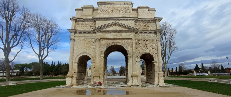 Ouf ! Arrivé tout de même , devant l'Arc de triomphe de Orange