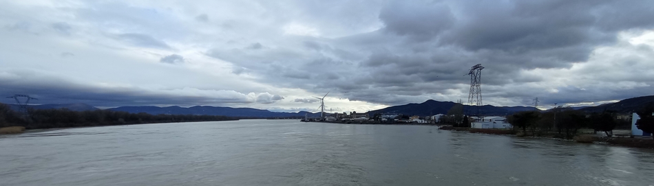 Le Rhône au niveau de Donzère, bien rempli mais sans déborder