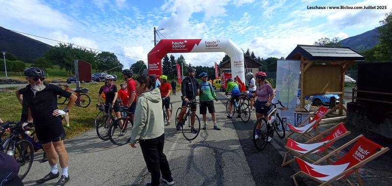 foule-cyclos-amateurs-col-leschaux