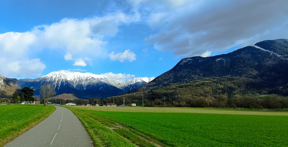 la-senpiternelle-cue-de-dent-de-Konsse-depuis-gare-de-Giez-Favergietitle=la-senpiternelle-cue-de-dent-de-Konsse-depuis-gare-de-Giez-Favergie