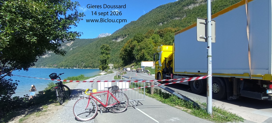 Giere-Doussard-route-et-voie-verte-barreetitle=Giere-Doussard-route-et-voie-verte-barree