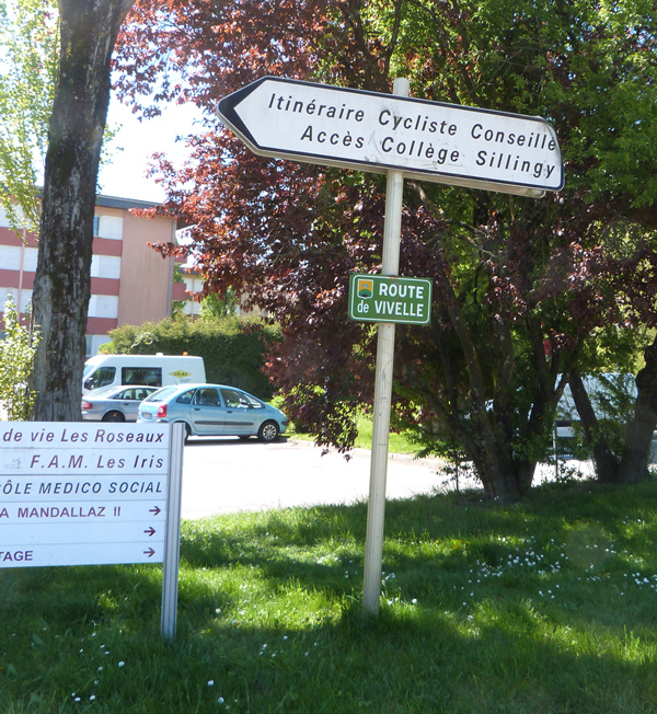 Sillingy-balisage-:-bien-mais-en-faudrait-un-autre-ds-le-giratoiretitle=Sillingy-balisage-:-bien-mais-en-faudrait-un-autre-ds-le-giratoire