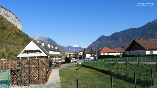 Entree-Faverges-de-Voie-verte-vue-charvin-mont-blanc-ecole-de-Viuz