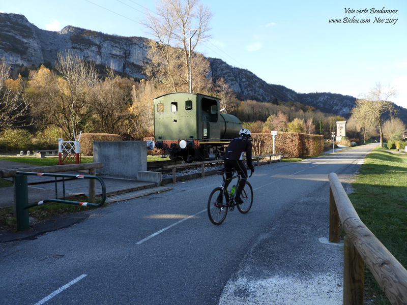 Cycliste-a-la-relance-gare-de-Bredannaz-Nov-2017title=Cycliste-a-la-relance-gare-de-Bredannaz-Nov-2017