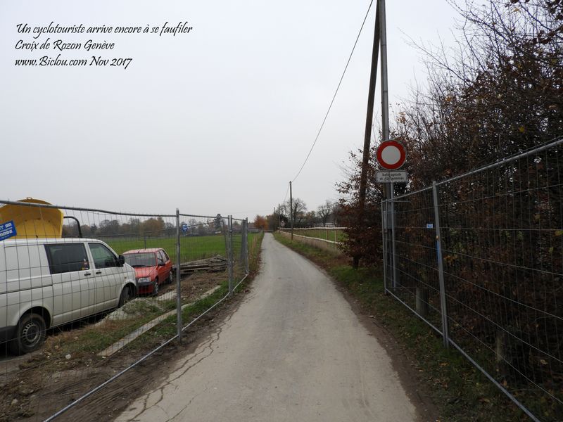 Croix-de-Rozon-un-cycliste-arrive-a-se-faufiler-encoretitle=Croix-de-Rozon-un-cycliste-arrive-a-se-faufiler-encore