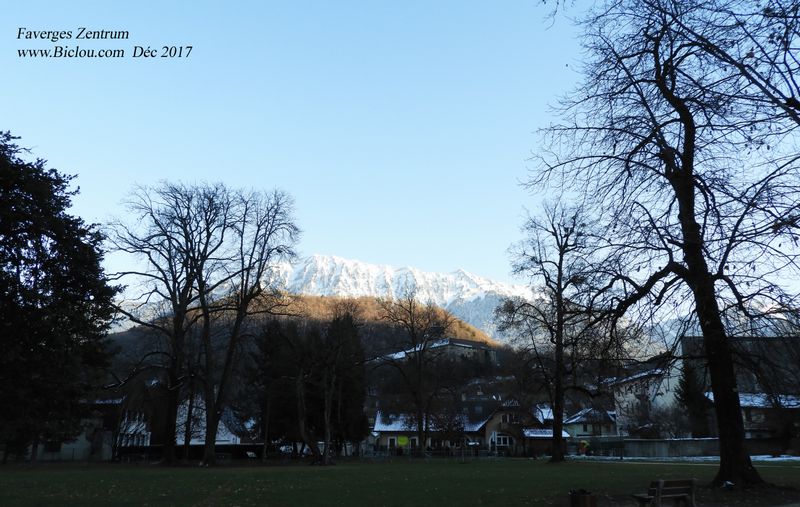 Parc-Simon-Berger-de-Faverges-chateau-et-dent-de-Constitle=Parc-Simon-Berger-de-Faverges-chateau-et-dent-de-Cons