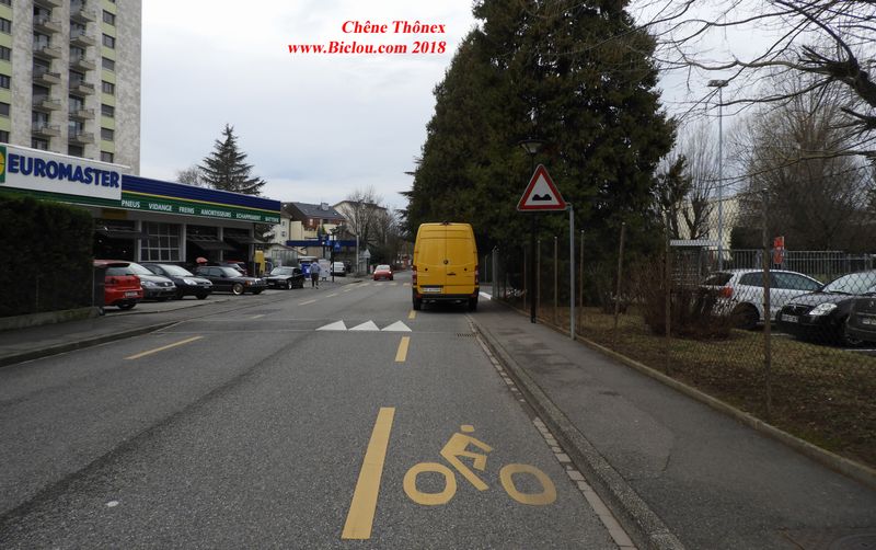 meme-en-suisse-des-Konnards-garés-sur-pistes-cyclables