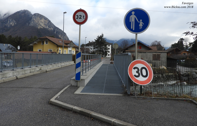 Passerelle-pietonne-au-dessus-glère-faverges-2018