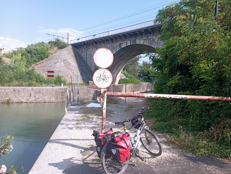 Sortie de Beaucaire (2023) , à la recherche de la voie verte , le long du canal du Rhône à Sète !