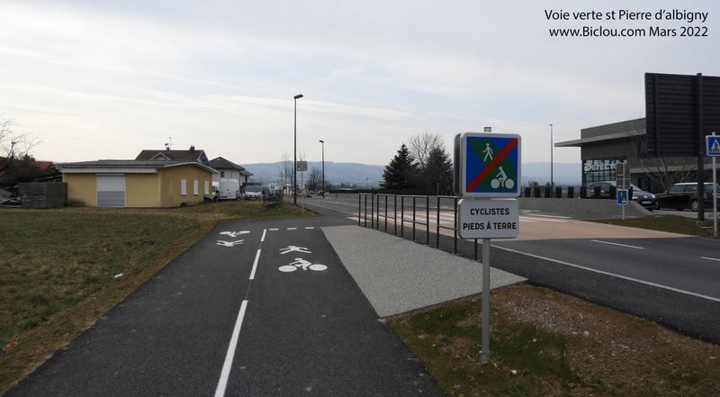 Voie dite verte de saint Pierre en Faucigny : Achtung :  &agrave; la travers&eacute;e de la D 19 C