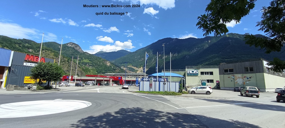 Arrivée à Moutiers zentrum, vélo-route ? balises ? à l'instinct donc .. suivre le centre et la vallée vers Amont .. Marcel ..