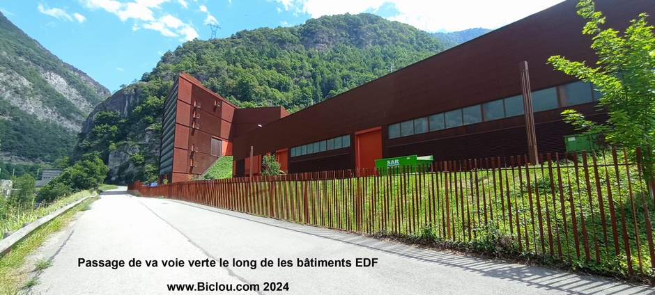 Passage voie verte , sortie de Aigueblanche, centrale EDF , direction gorges de Ponserand.