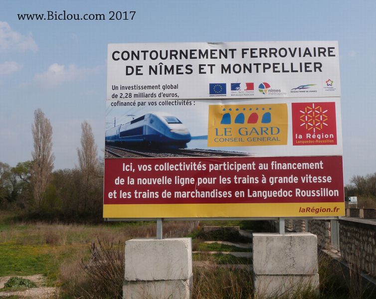 panneau annonciateur contournement f&eacute;rroviaire de Nimes Mlontpellier en mars 2017 par claudio de la Faverges