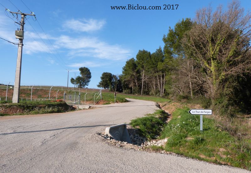 Travaux débutés en mars 2017 à Montfrin sur ViaRhôna, liaison vers pont du Gard