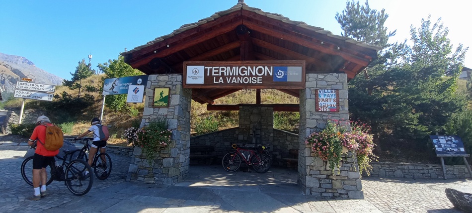 Fontaine bienfaitrice de Termignon (Maurienne -Savoie)