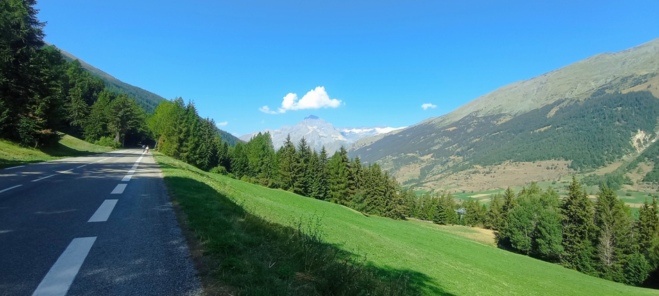Bandes cyclables et pente soutenue , En grimpant au col du Mont cenis en 2026