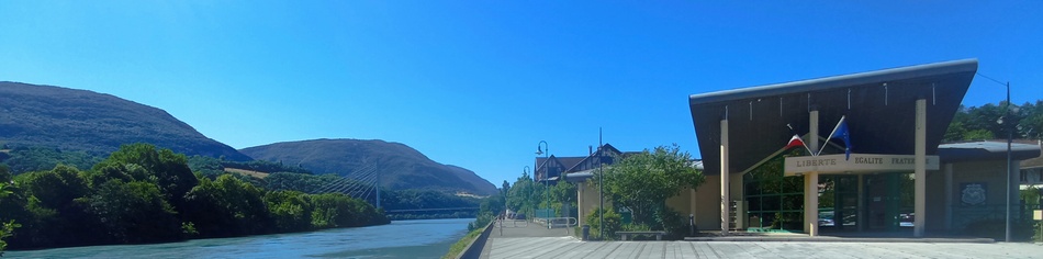 les-bords-du-rhone-seyssel-ain-mairie